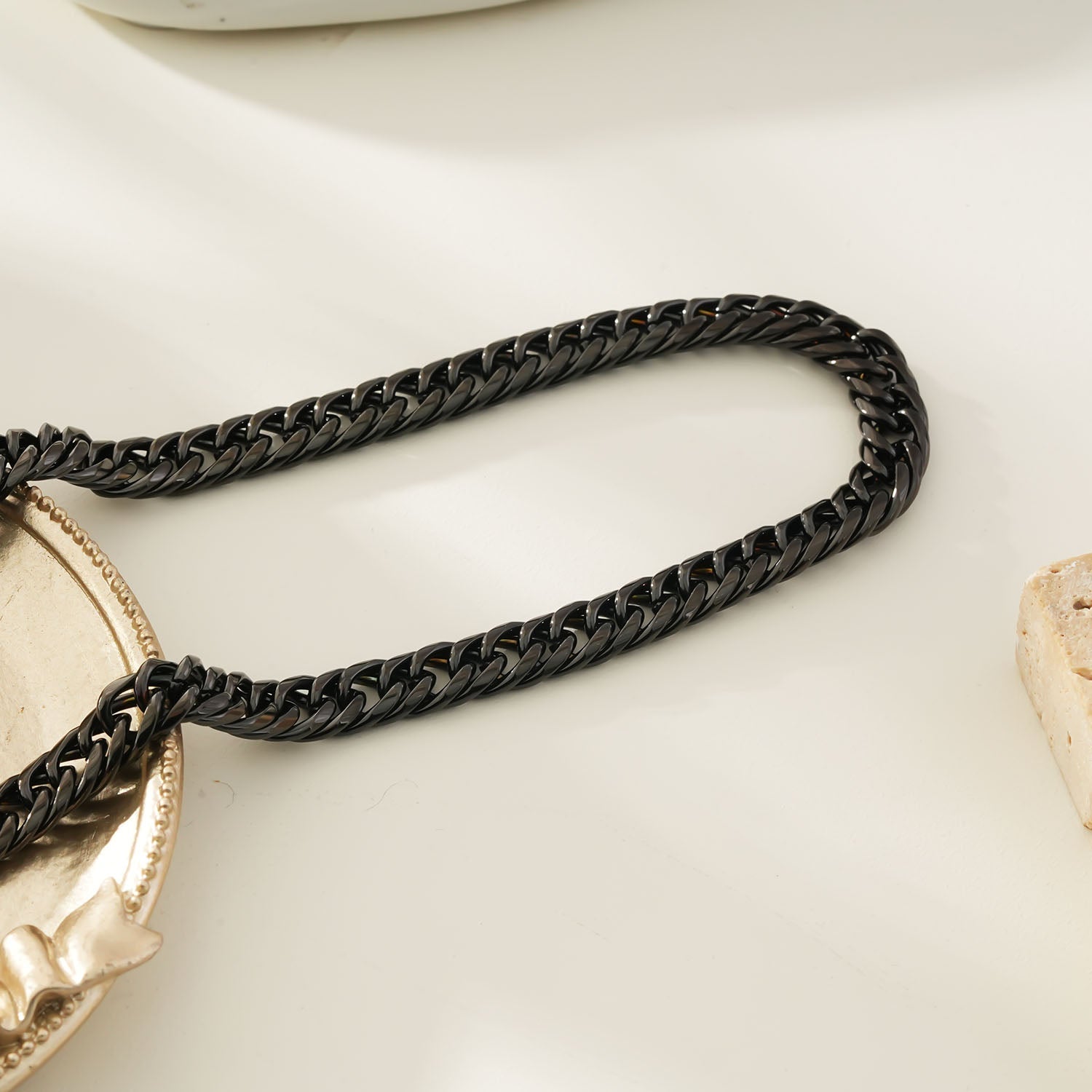 B.Black Carbon Link Chain - BlooomiT