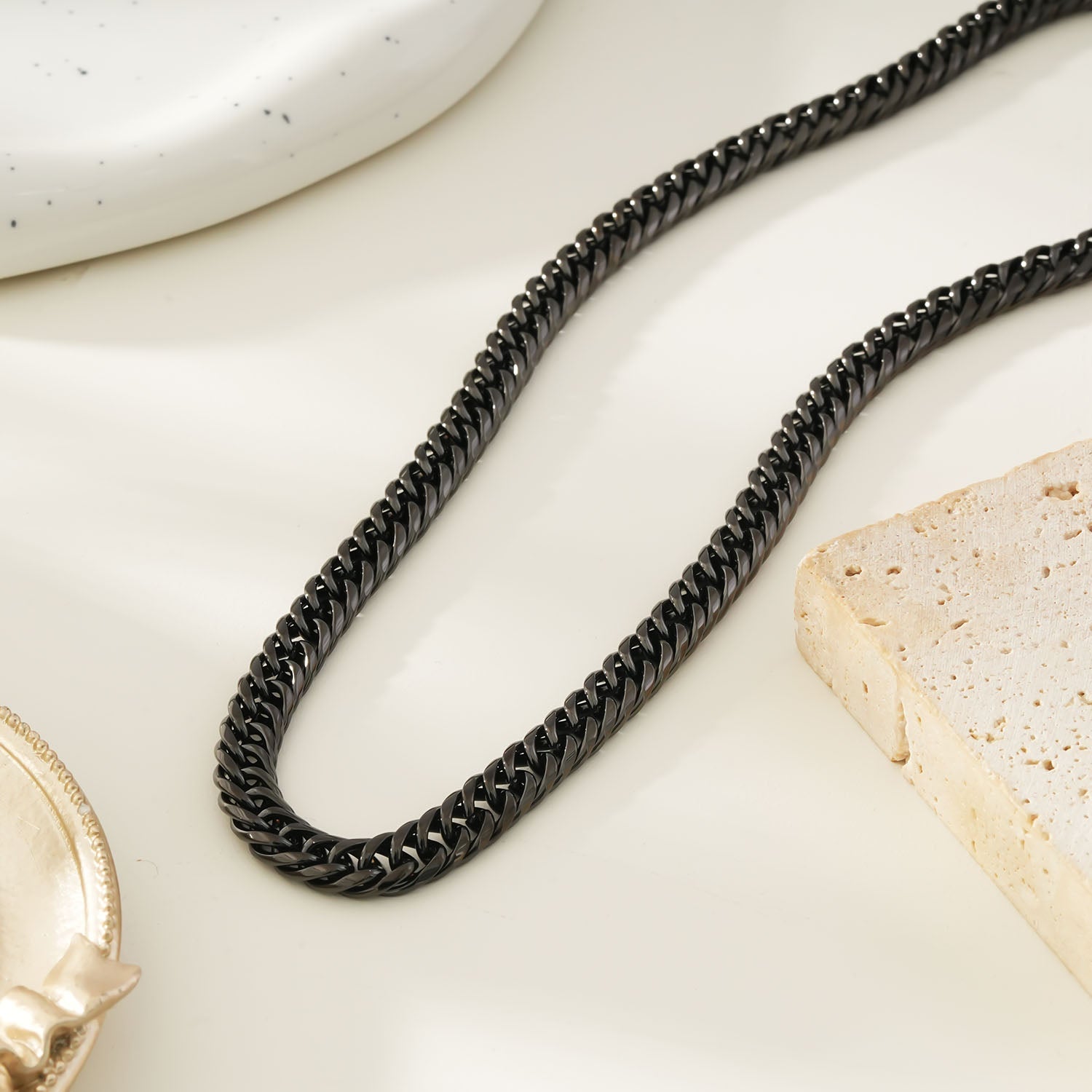 B.Black Carbon Link Chain - BlooomiT